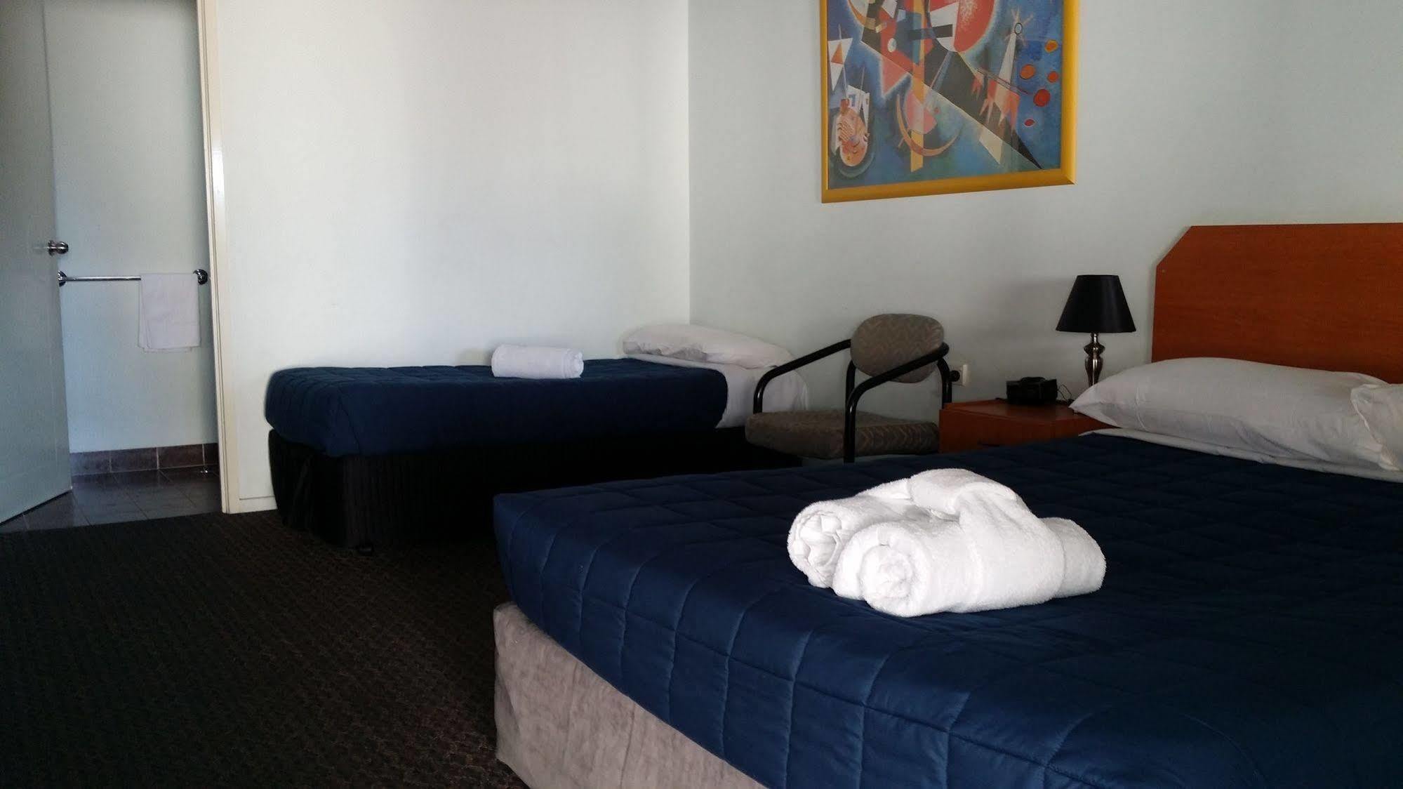 Harbour City Motel แกลดสตัน ภายนอก รูปภาพ