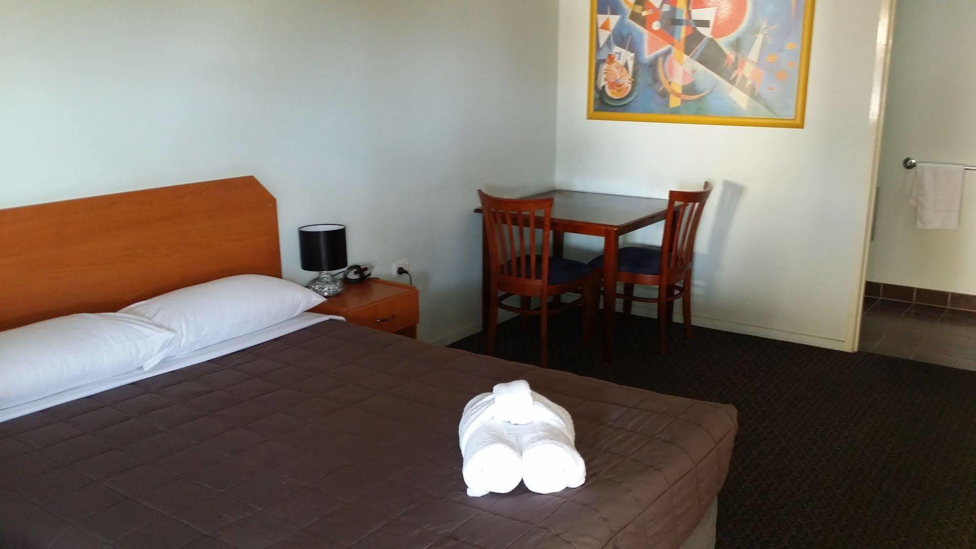 Harbour City Motel แกลดสตัน ภายนอก รูปภาพ