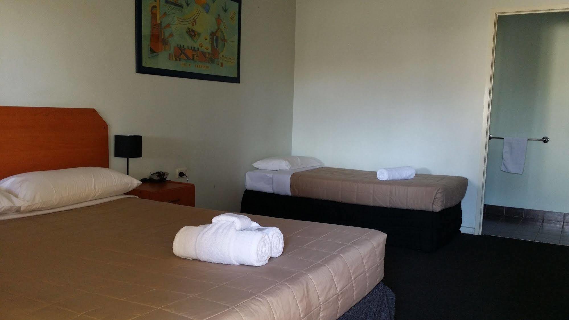 Harbour City Motel แกลดสตัน ภายนอก รูปภาพ